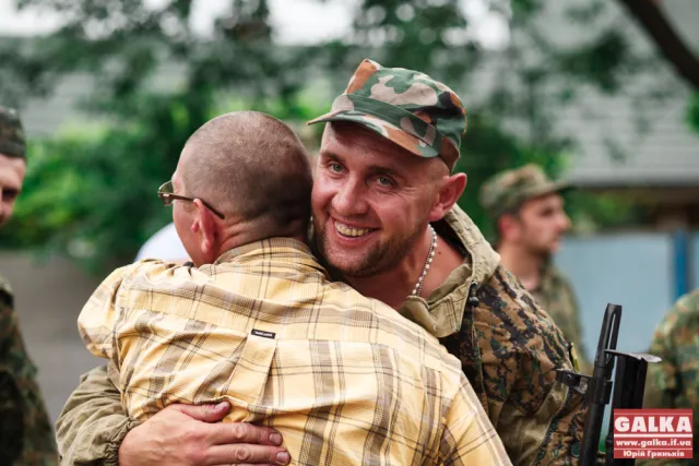 Бійці батальйону “Івано-Франківськ” вирушили у зону АТО (фото) — фото 7
