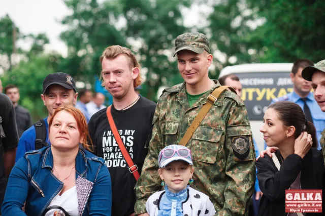 Бійці батальйону “Івано-Франківськ” вирушили у зону АТО (фото) — фото 9