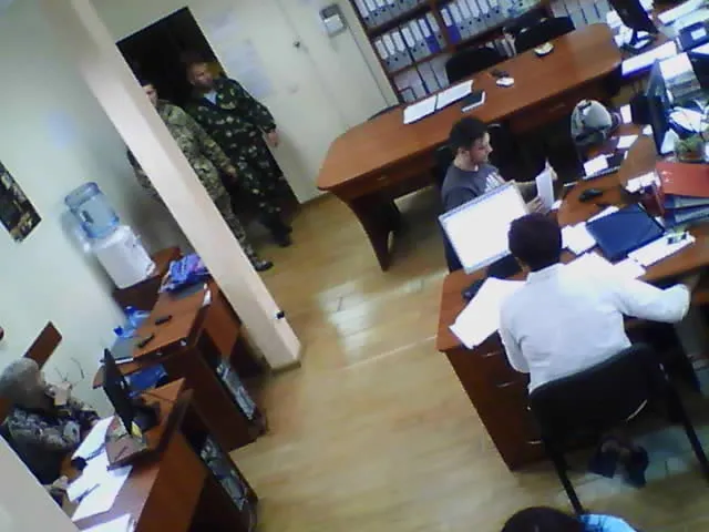 Сьогодні члену міського виконавчого комітету погрожували невідомі в камуфляжі (фото) — фото 1