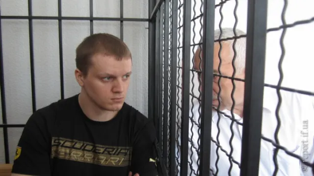 Звинуваченого у вбивстві валютника Романа Струца відпустили у залі суду - під домашній арешт (фото) — фото 1