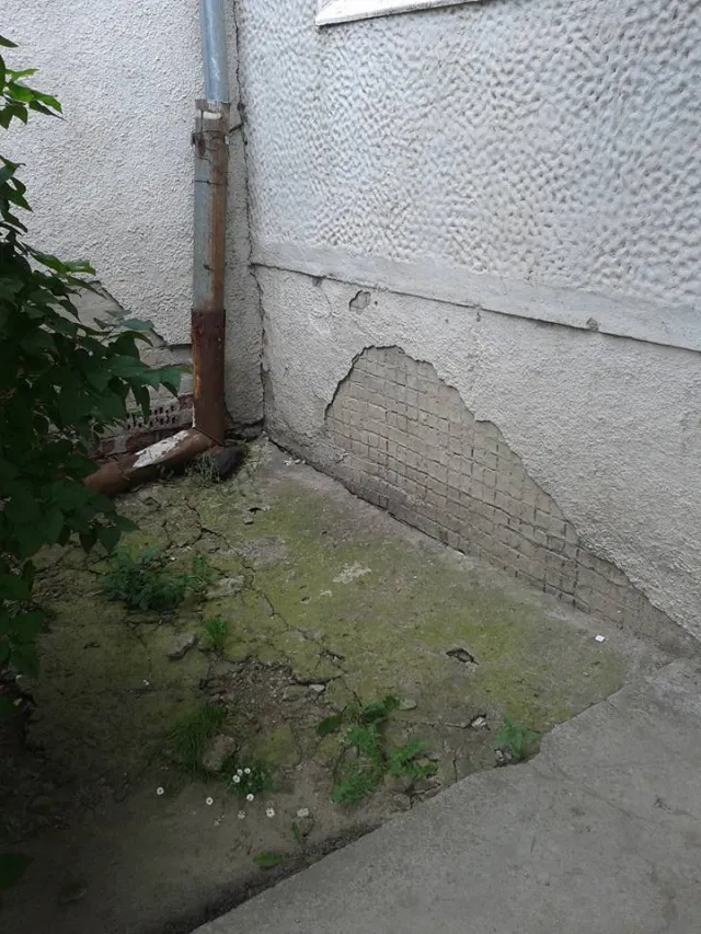 Жителі міста скаржаться на жахливі під'їзди (фото) — фото 5