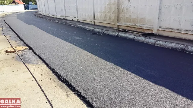 У Франківську на Деповській вистилають верхній шар асфальту (фото) — фото 6