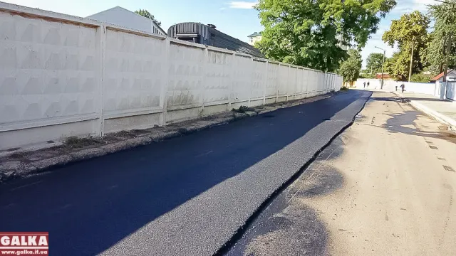 У Франківську на Деповській вистилають верхній шар асфальту (фото) — фото 7