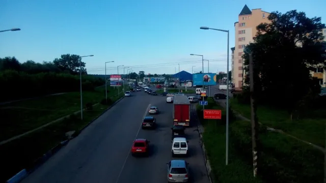 У Франківську вантажівка затиснула “Ниву” (фото) — фото 3