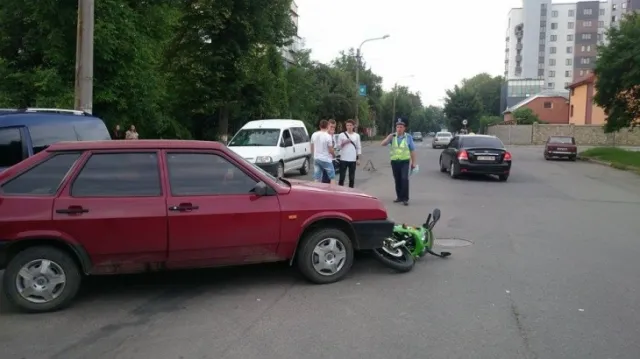 У Франківську під колеса авто потрапив мотоцикліст (фото) — фото 2