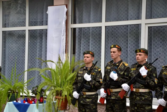 У Франківську встановили анотаційну дошку загиблому в АТО Тарасу Шевченку (фото) — фото 4