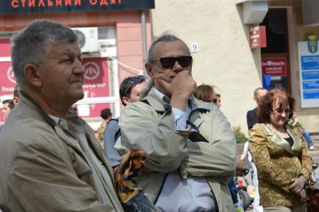 Святкування Дня Конституції у Франківську виявилося малолюдним (фото) — фото 2