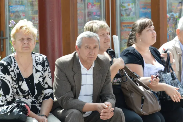 Святкування Дня Конституції у Франківську виявилося малолюдним (фото) — фото 11