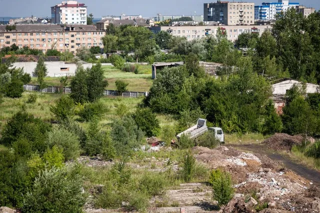Майже у центрі Франківська влаштували стихійне сміттєзвалище (фото) — фото 3