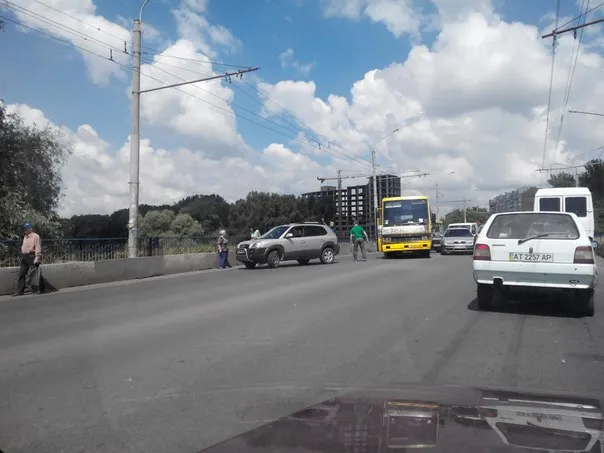 У Франківську маршрутка потрапила у аварію (фото) — фото 2