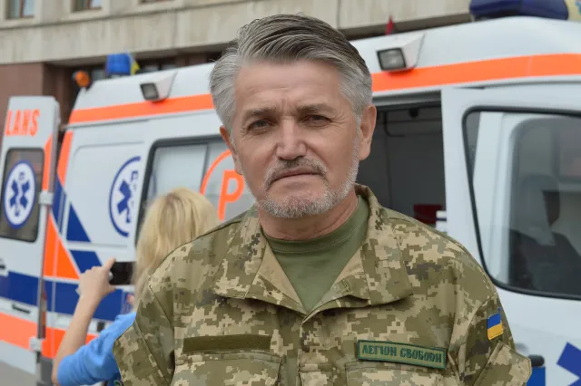 З Івано-Франківська на схід країни передали автомобіль швидкої медичної допомоги (фото) — фото 7