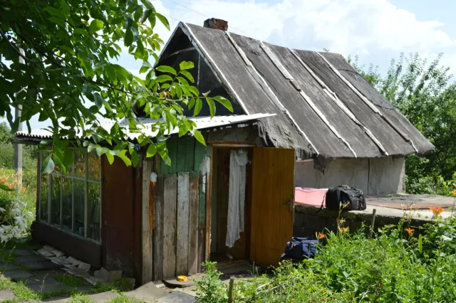 Журналісти дослідили умови проживання сім'ї бійця АТО з Угринова (фото) — фото 11