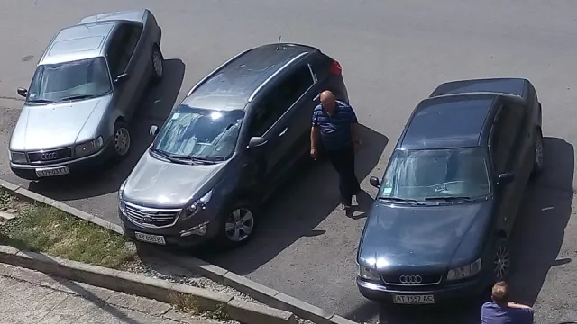 У центрі Франківська велосипедист потрапив під колеса авто (фото) — фото 1