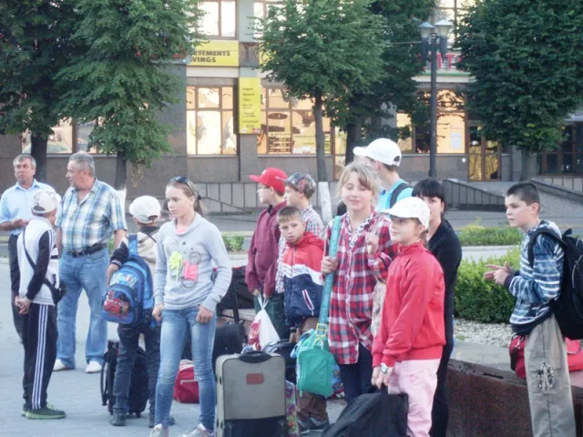 Діти бійців АТО Прикарпаття відправилися на відпочинок на Херсонщину (фото) — фото 8
