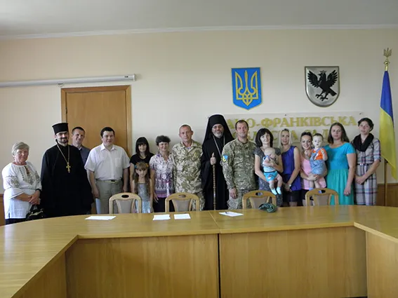 Американці передали родинам загиблих в АТО правоохоронців з Прикапаття по одній тисячі доларів (фото) — фото 3