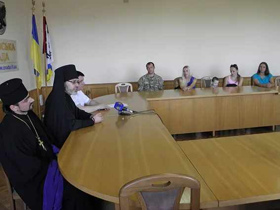 Американці передали родинам загиблих в АТО правоохоронців з Прикапаття по одній тисячі доларів (фото) — фото 4