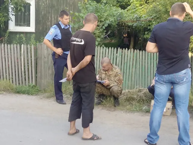 В Івано-Франківську учасник АТО погрожував жінці пістолетом — фото 1