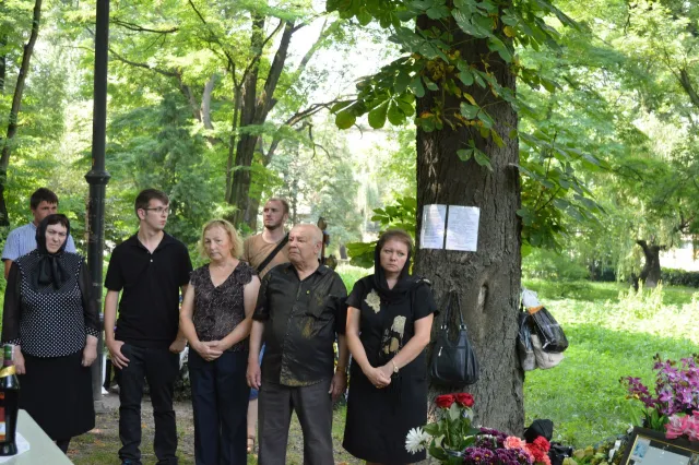 В меморіальному сквері відбулась панахида за загиблим начальником тербатальйону «Прикарпаття» Юрієм Бараном (фото) — фото 2