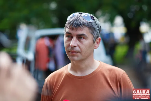 У Франківську просто неба годували безхатьків (фото) — фото 1
