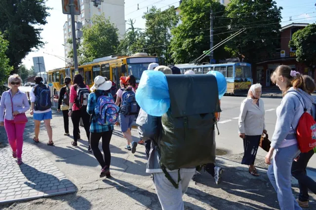 Франківська молодь розпочала свій шлях до Зарваниці (фото) — фото 16