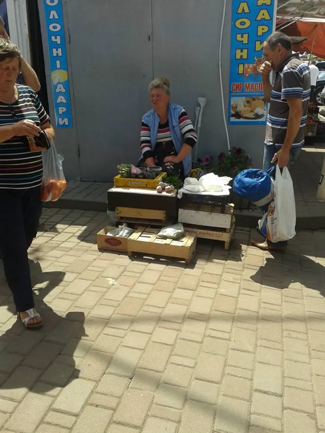 Франківці скаржаться на стихійну торгівлю на Тролейбусній (фото) — фото 5
