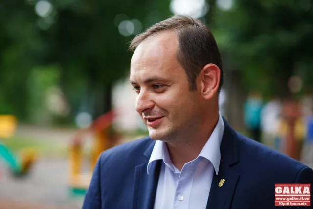 У Франківську відкрили дитячий майданчик на Валах (фото) — фото 4