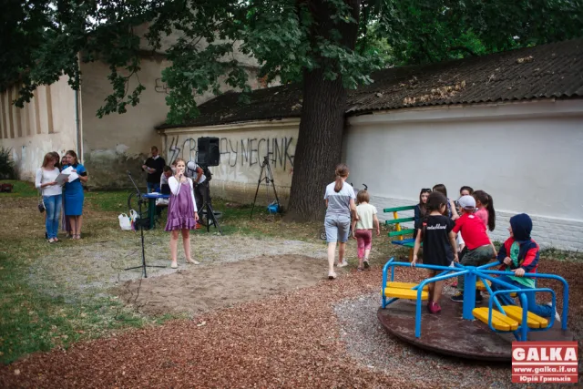 У Франківську відкрили дитячий майданчик на Валах (фото) — фото 9
