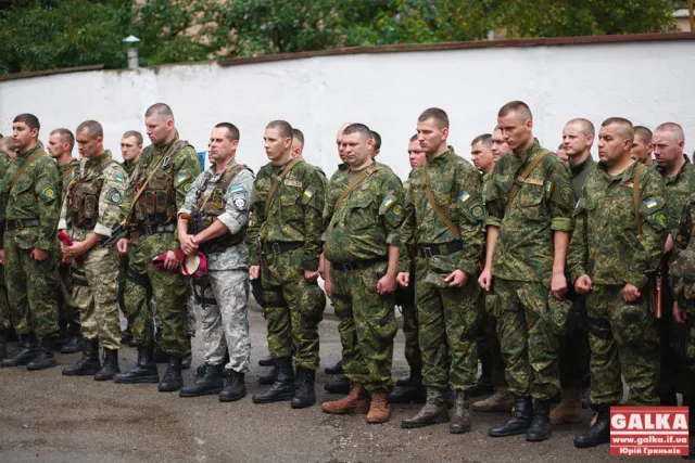 З Франківська у зону АТО відправився черговий загін правоохоронців (фото) — фото 11