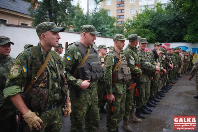 З Франківська у зону АТО відправився черговий загін правоохоронців (фото) — фото 6