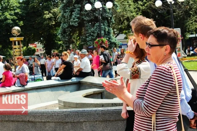 У Франківську річницю проголошення Декларації про державний суверенітет відзначили святковим концертом (фото) — фото 5