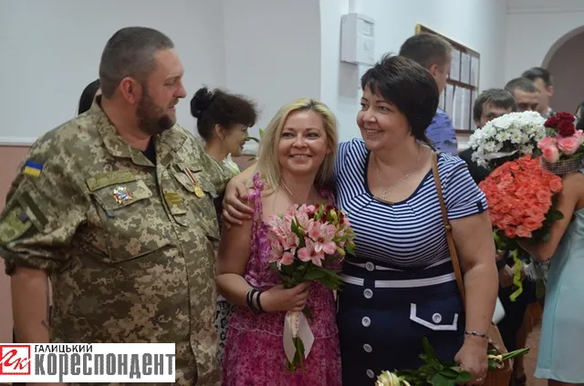 У Франківську побралися боєць АТО та волонтерка (фото) — фото 2