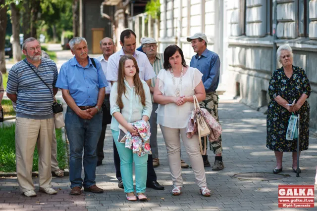 У Франківську встановили анотаційну дошку письменнику-гумористу Павлу Добрянському (фото) — фото 5