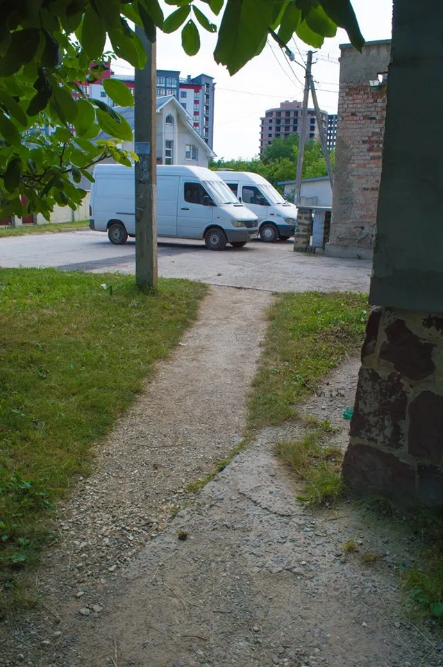 Гродяни просять відремонтувати частину дороги по вулиці Симоненка (фото) — фото 6