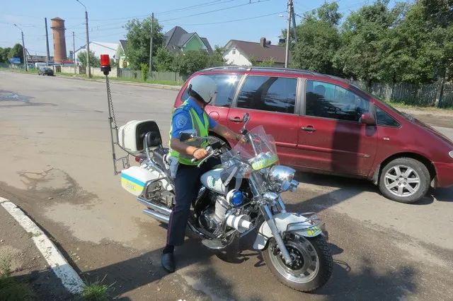 На Прикарпатті працівники ДАІ пересідають на мотоцикли (фото) — фото 1