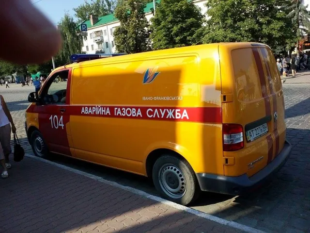 Як у Франківську на вокзалі шукають вибухівку (фото) — фото 1