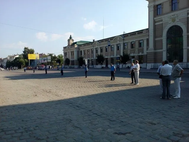 Як у Франківську на вокзалі шукають вибухівку (фото) — фото 5