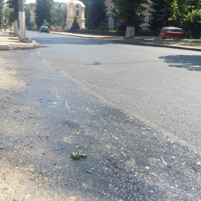 Жителі міста не задоволені нічним ремонтом вулиці Сахарова (фото) — фото 5