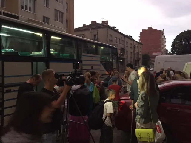 Діти бійців АТО повернулись з відпочинку в Угорщині (фото) — фото 3