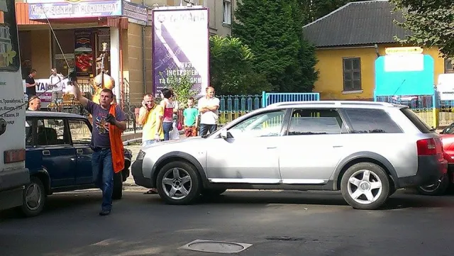 Через незначне ДТП вулиця Галицька перетворилася у суцільний корок (фото) — фото 2