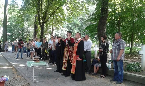 В Меморіальному сквері відбулась панахида за учасником АТО Василем Біликом (фото) — фото 8