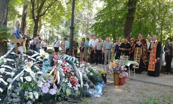 В Меморіальному сквері відбулась панахида за учасником АТО Василем Біликом (фото) — фото 10