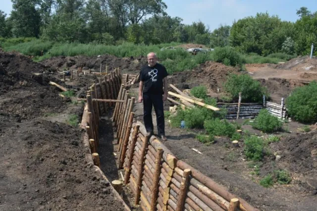Голова обласної ради Василь Скрипничук розповів про жахливі умови праці та результати роботи прикарпатських будівничих у зоні АТО (фото) — фото 3