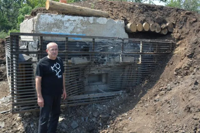 Голова обласної ради Василь Скрипничук розповів про жахливі умови праці та результати роботи прикарпатських будівничих у зоні АТО (фото) — фото 4