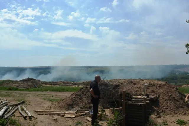 Голова обласної ради Василь Скрипничук розповів про жахливі умови праці та результати роботи прикарпатських будівничих у зоні АТО (фото) — фото 7