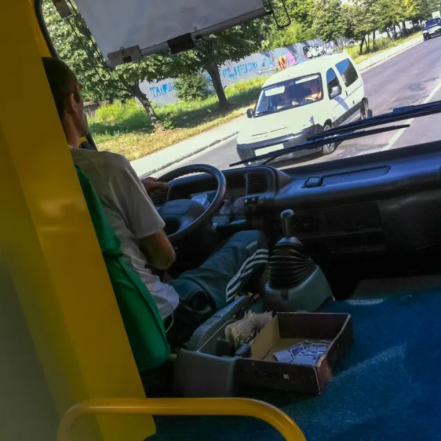 Франківські водії використовують форму в якості чохла на сидіння (фото) — фото 1