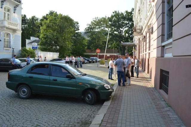 Невідомий намагався замінувати прокуратуру Івано-Франківської області (фото) — фото 1