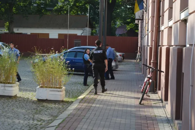 Невідомий намагався замінувати прокуратуру Івано-Франківської області (фото) — фото 2
