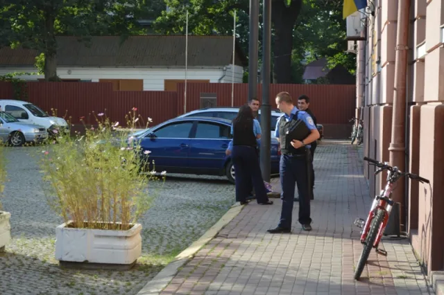 Невідомий намагався замінувати прокуратуру Івано-Франківської області (фото) — фото 4