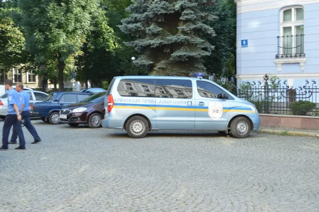 Невідомий намагався замінувати прокуратуру Івано-Франківської області (фото) — фото 6
