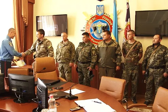Після двомісячного відрядження з зони АТО повернулася група правоохоронців (фото) — фото 1